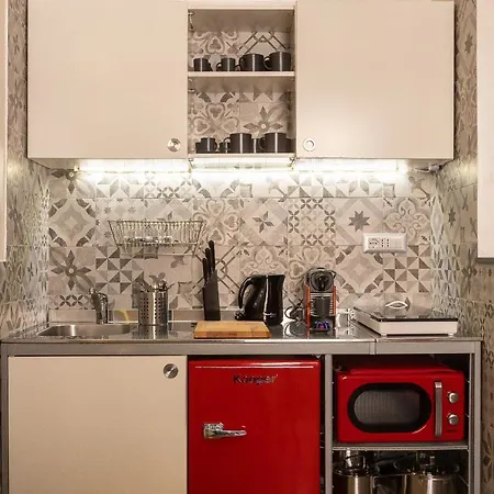 Lovely New Via Genova Daire