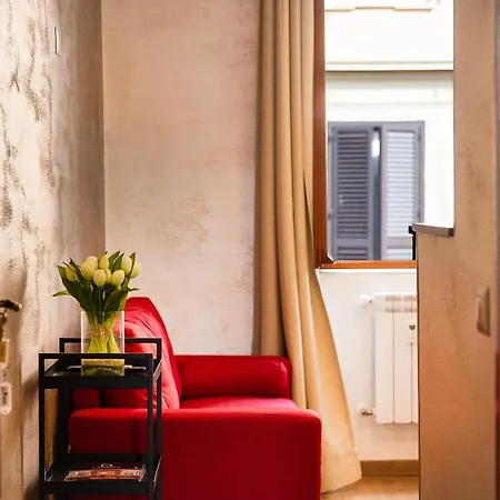 Lovely New Via Genova Apartment